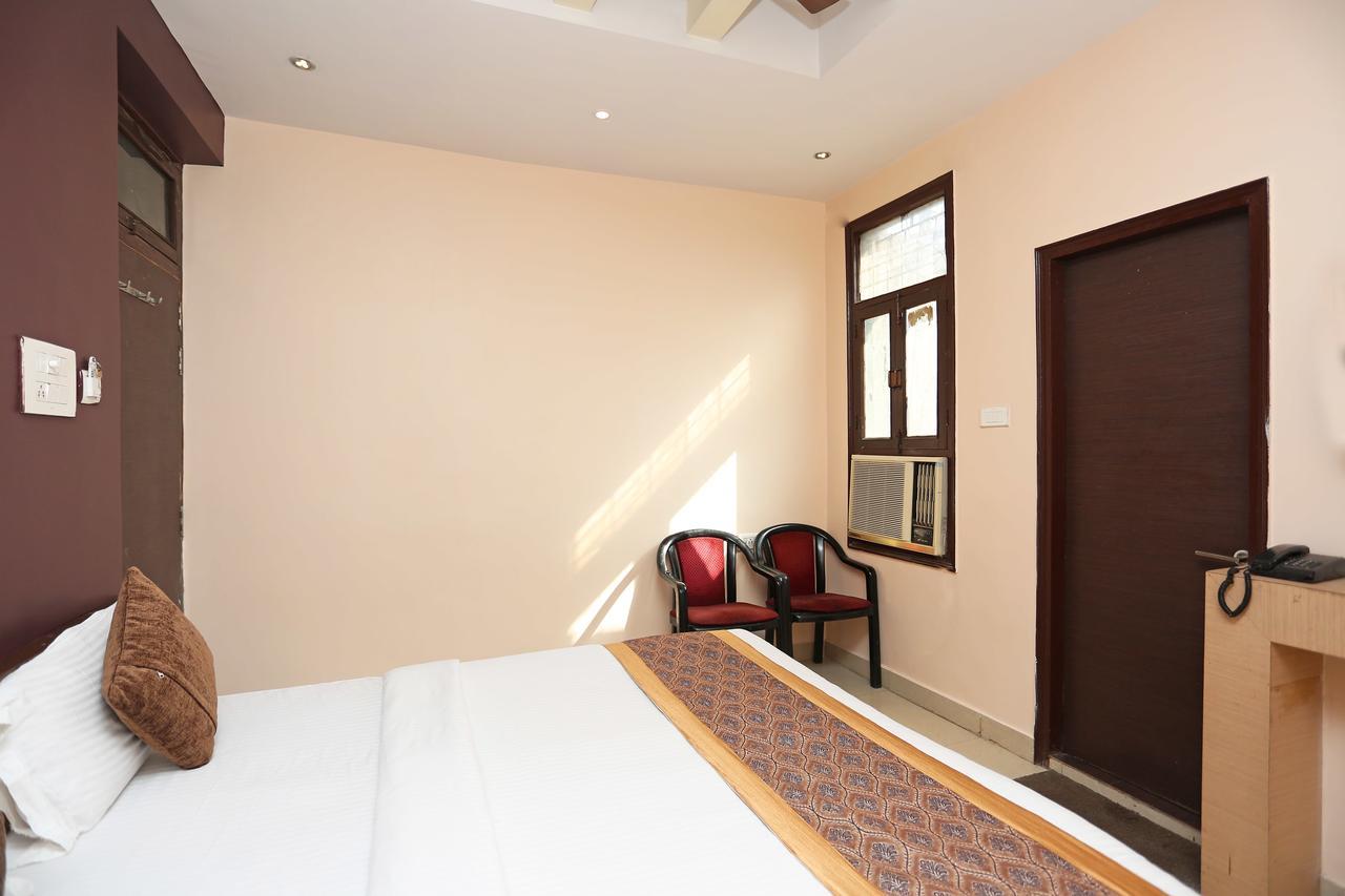 Oyo 11596 Sanjay Guest House Канпур Экстерьер фото